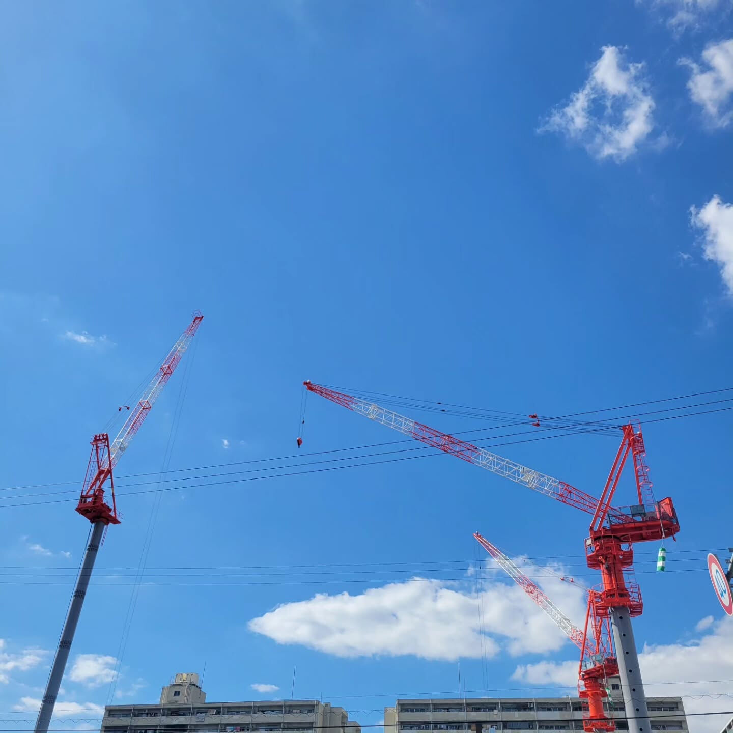🏗️ 青空の下、日本の未来をつくる