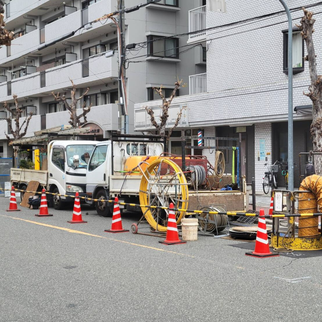 こんにちは、行政書士です✨今日のテーマは電気設備工事業者の皆