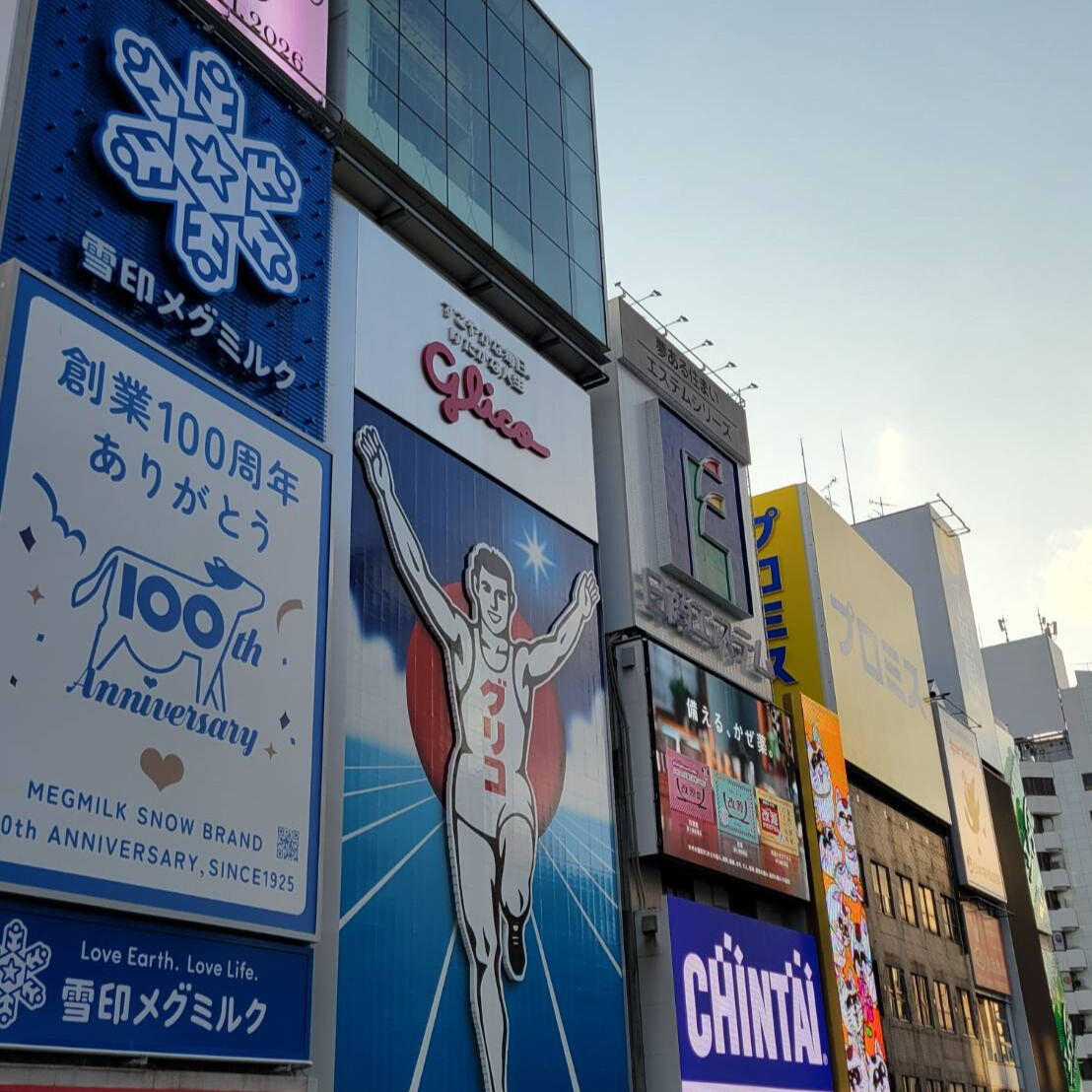 先日、大阪の名所である道頓堀を訪れました🌆